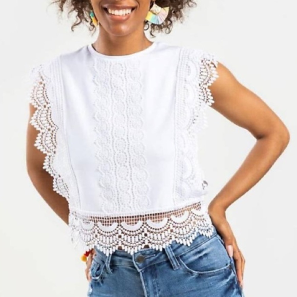 GB fashion Leslee Lace Trim White Top Short Sleeve Lace Hem Cutout